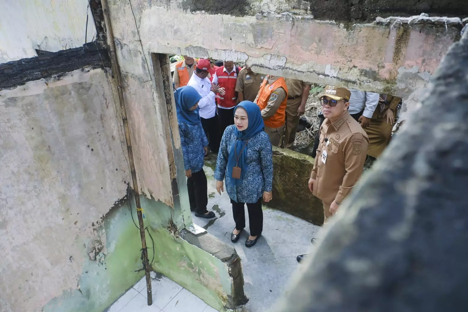 Wali Kota Magelang salurkan bantuan dan pastikan perbaikan rumah korban kebakaran di Gelangan Wali Kota Magelang salurkan bantuan dan pastikan perbaikan rumah korban kebakaran di Gelangan