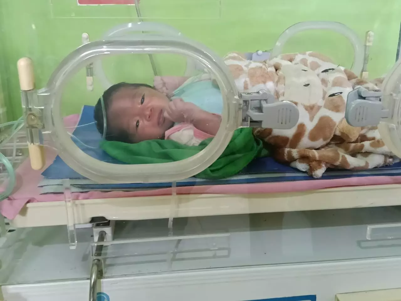 Warga temukan bayi laki-laki terbungkus kantong kresek di Sukabumi Warga temukan bayi laki-laki terbungkus kantong kresek di Sukabumi