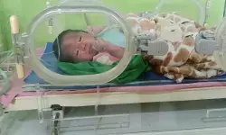 Warga temukan bayi laki-laki terbungkus kantong kresek di Sukabumi