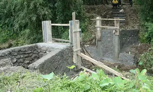 Wujudkan kepedulian, Polres Kotamobagu bangun jembatan Motabi lewat donasi personel