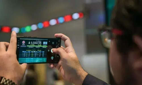 IHSG ditutup melemah ke 7.939,77 seiring eskalasi konflik di Timteng