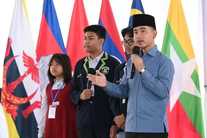 Gibran minta guru dan orang tua kuasai AI di era transformasi digital Gibran minta guru dan orang tua kuasai AI di era transformasi digital