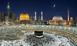 Suasana Masjid terkenal saat malam Ramadan