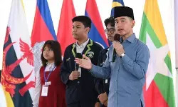Gibran minta guru dan orang tua kuasai AI di era transformasi digital Gibran minta guru dan orang tua kuasai AI di era transformasi digital