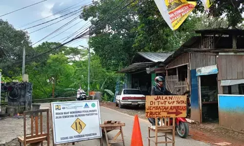 Jembatan yang ambles di Cipayung hanya dibuka untuk motor