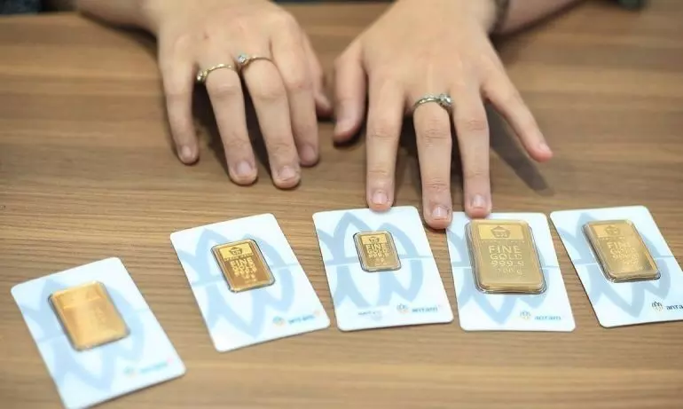 Harga emas Antam Kamis ini naik tipis Rp4.000 ke angka Rp3,049 juta/gr Harga emas Antam Kamis ini naik tipis Rp4.000 ke angka Rp3,049 juta/gr