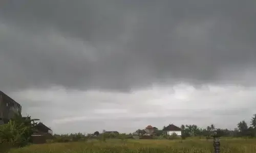 BMKG peringatkan gelombang tinggi 5 meter di laut selatan Bali