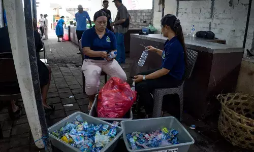 BTID serahkan bantuan 10 unit Teba Modern kepada Pasar Desa Adat Serangan