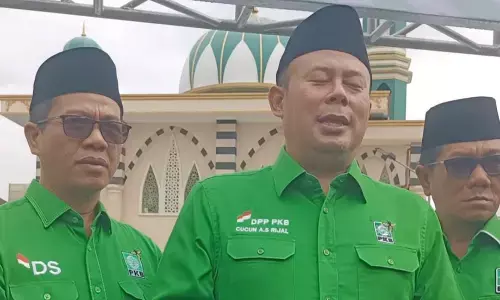 DPC PKB Kabupaten Bandung serahkan 31 ambulans untuk 31 kecamatan