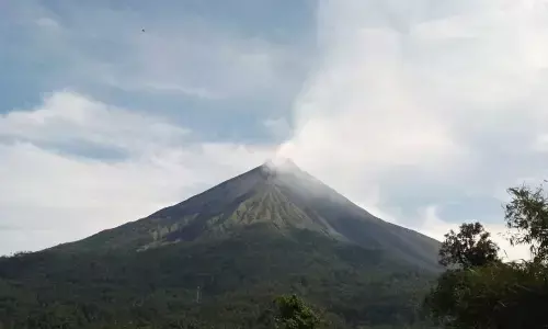 ESDM: Hingga Februari terjadi 790 gempa embusan Gunung Karangetang