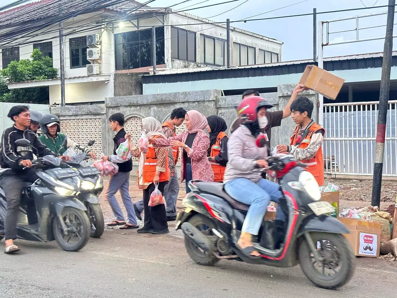 Kolaborasi Elshinta dan Indomaret bagikan 300 takjil di Joglo Kolaborasi Elshinta dan Indomaret bagikan 300 takjil di Joglo