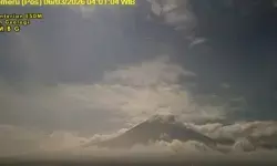 Gunung Semeru erupsi lontarkan abu vulkanik 400 meter pagi ini Gunung Semeru erupsi lontarkan abu vulkanik 400 meter pagi ini