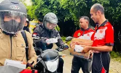 Takjil gratis dari Kemenag Kabupaten Jayapura diserbu masyarakat pengguna jalan Takjil gratis dari Kemenag Kabupaten Jayapura diserbu masyarakat pengguna jalan