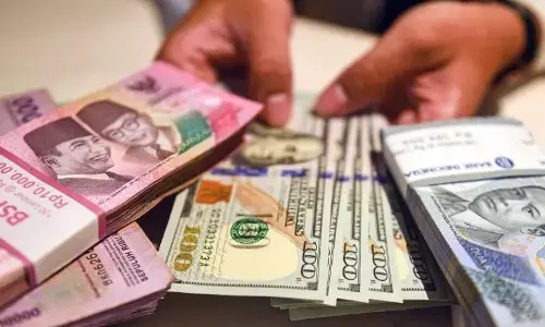 Rupiah pada Jumat pagi dibuka melemah jadi Rp16.923 per dolar AS