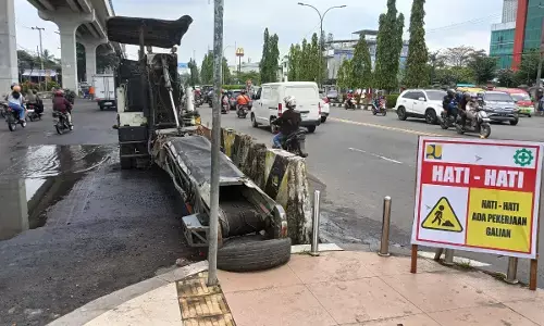 PJN III Sumsel perbaiki jalan keluar Jembatan Ampera, pengendara hati-hati