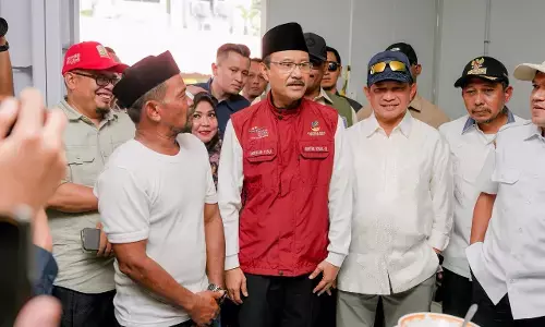 Mensos bersama Kasatgas PRR bencana Sumatra tinjau Huntara di Pidie Jaya