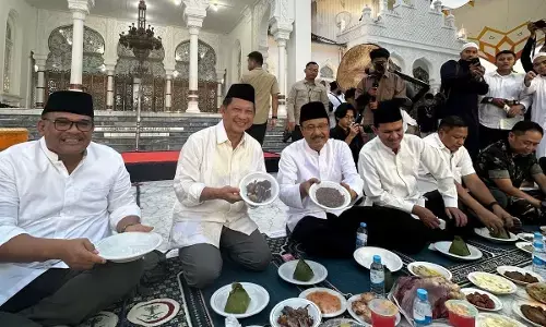 Mensos-Mendagri buka puasa di Masjid Raya Baiturrahman Banda Aceh