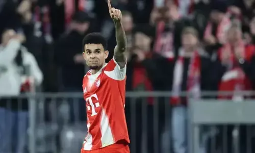 Bayern menang 4-1 atas Monchengladbach, Kevin Diks tampil penuh