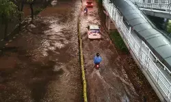 Tiga rute Transjakarta dialihkan akibat banjir Senin pagi