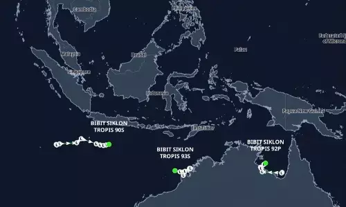 BMKG: Bibit siklon 93S dan 95W picu potensi hujan lebat hari ini BMKG: Bibit siklon 93S dan 95W picu potensi hujan lebat hari ini