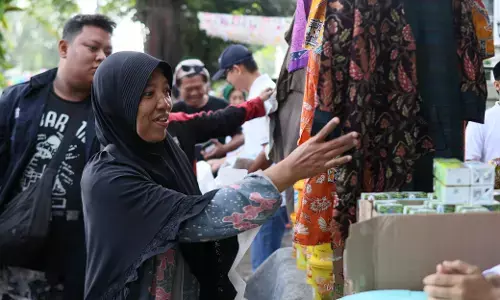 Ribuan warga memadati bazar murah Ramadhan di CFD Solo Ribuan warga memadati bazar murah Ramadhan di CFD Solo