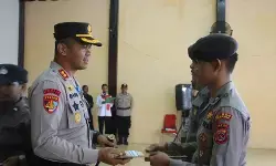 9 personel polisi di Papua dapat reward setelah bantu tangani kebakaran rumah