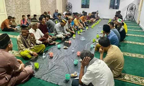 Tradisi buka puasa bersama Kampung Bugis Desa Serangan libatkan UMIM