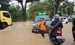Tim gabungan tangani banjir di jalur lintasan Presiden RI