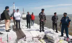 Lanal Dumai-Koarmada I sita 200 ton arang bakau di Perairan Meranti Lanal Dumai-Koarmada I sita 200 ton arang bakau di Perairan Meranti