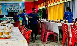 Wanita Katolik Indonesia buka puasa bersama umat muslim di Masjid AL Aqsha Sentani Wanita Katolik Indonesia buka puasa bersama umat muslim di Masjid AL Aqsha Sentani