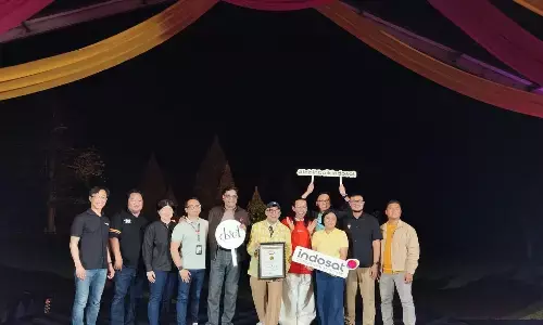 Live podcast 13 jam nonstop dari dalam bus tanpa putus, IOH pecahkan rekor MURI Live podcast 13 jam nonstop dari dalam bus tanpa putus, IOH pecahkan rekor MURI