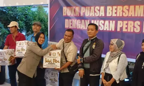 Bukber, Polda Sumbar komitmen jaga komunikasi dan sinergi dengan semua pihak Bukber, Polda Sumbar komitmen jaga komunikasi dan sinergi dengan semua pihak