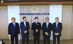 DPR RI tetapkan lima calon anggota Dewan Komisioner OJK DPR RI tetapkan lima calon anggota Dewan Komisioner OJK