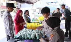 Redam `panic buying`, Polresta Malang Kota gelar pasar murah Redam `panic buying`, Polresta Malang Kota gelar pasar murah
