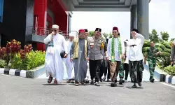 Kapolda Sumsel salat Jumat bersama UAS, seragam adalah amanah dan tugas ladang ibadah