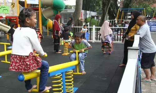 Psikolog: Orang tua harus jadi contoh dalam mengurangi pemakaian gawai