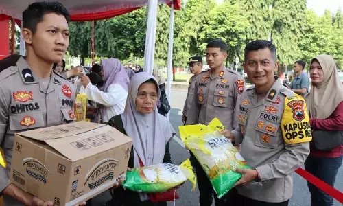 Gerakan Pangan Murah Polres Kudus diserbu warga