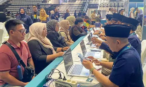 Menengok antusias warga tukar uang baru untuk amplop lebaran Menengok antusias warga tukar uang baru untuk amplop lebaran