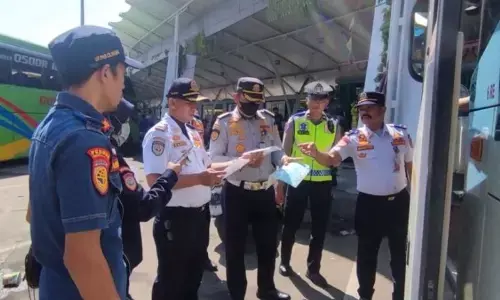 Petugas masih temukan bus tak laik operasi di Terminal Tanjung Priok Petugas masih temukan bus tak laik operasi di Terminal Tanjung Priok