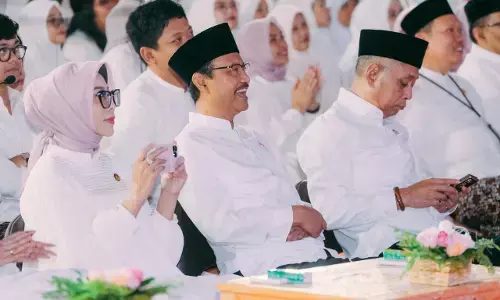 Prabowo, Mensos, dan para menteri tunaikan Zakat di Istana Negara Prabowo, Mensos, dan para menteri tunaikan Zakat di Istana Negara