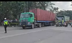 Polda Jateng lakukan penyekatan kendaraan sumbu tiga dalam Operasi Ketupat Candi 2026