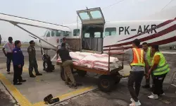 Operasi modifikasi cuaca di Riau telah semai 35 ton garam Operasi modifikasi cuaca di Riau telah semai 35 ton garam