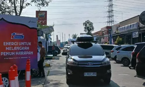 Volume kendaraan mudik di rest area KM  43 Jakarta-Merak mulai ramai