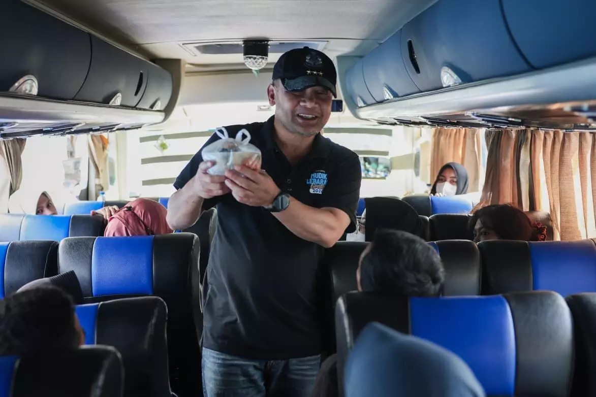 Gubernur Jateng lepas 16.186 peserta mudik gratis ke Jateng Gubernur Jateng lepas 16.186 peserta mudik gratis ke Jateng