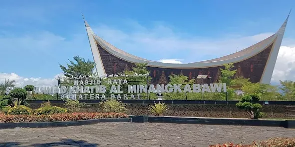 Masjid Raya Padang jadi rest area pemudik lintas Sumatera Masjid Raya Padang jadi rest area pemudik lintas Sumatera