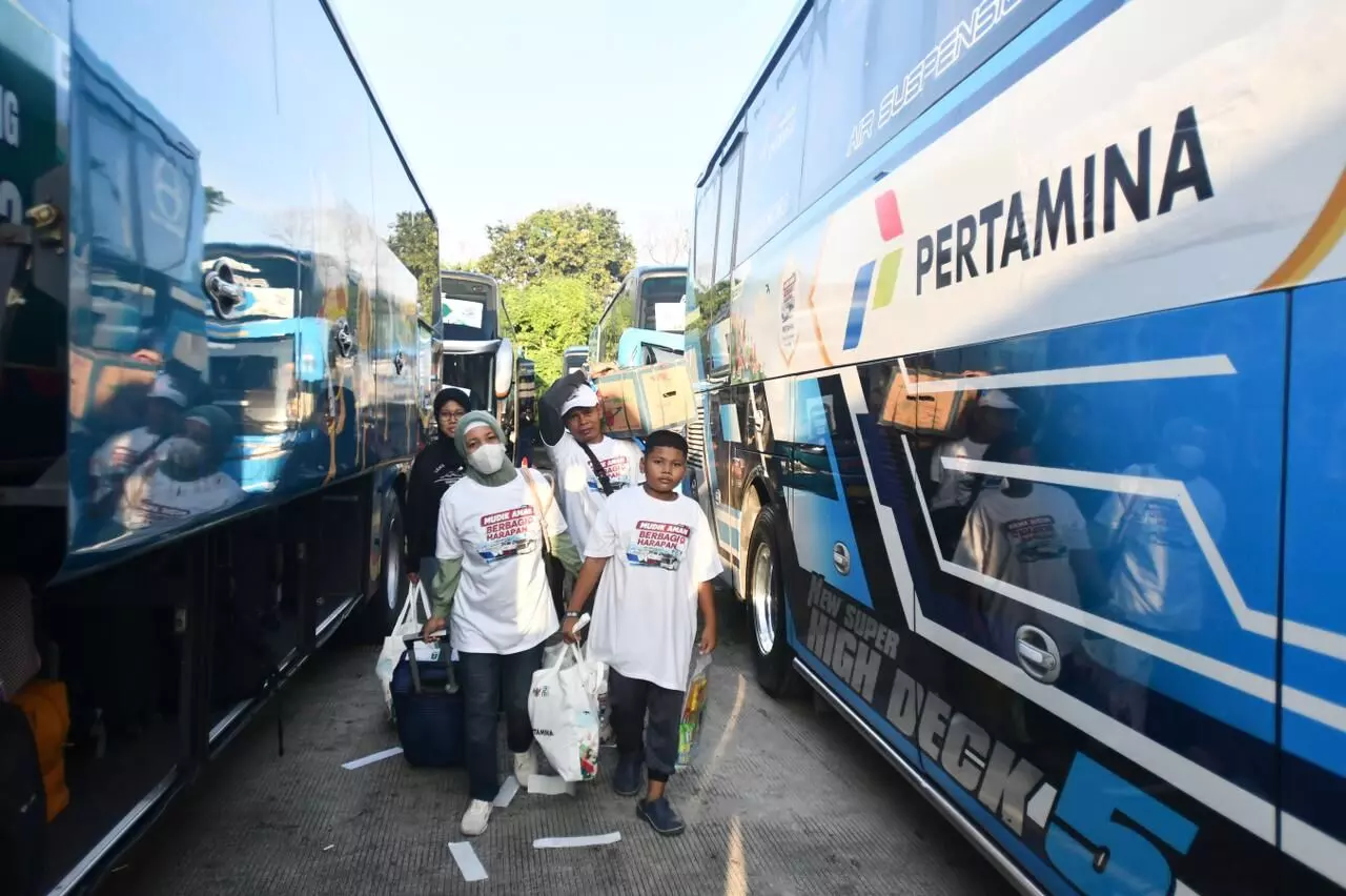 Pertamina berangkatkan 5 ribu pemudik dukung program hemat energi Pertamina berangkatkan 5 ribu pemudik dukung program hemat energi