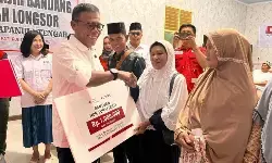 PMI beri bantuan multiguna warga terdampak bencana di Tapanuli Tengah PMI beri bantuan multiguna warga terdampak bencana di Tapanuli Tengah