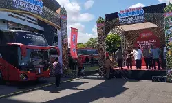 Sri Paduka Pakualam X lepas 1.871 pedagang Warmindo se-Yogyakarta mudik gratis ke Jawa Barat Sri Paduka Pakualam X lepas 1.871 pedagang Warmindo se-Yogyakarta mudik gratis ke Jawa Barat