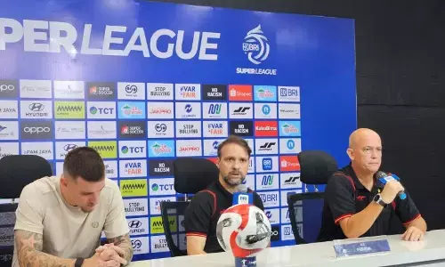Souza kritik kondisi lapangan JIS usai Persija ditahan imbang Dewa