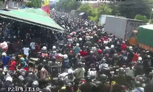 Polda Bali urai antrean panjang kendaraan menuju Pelabuhan Gilimanuk